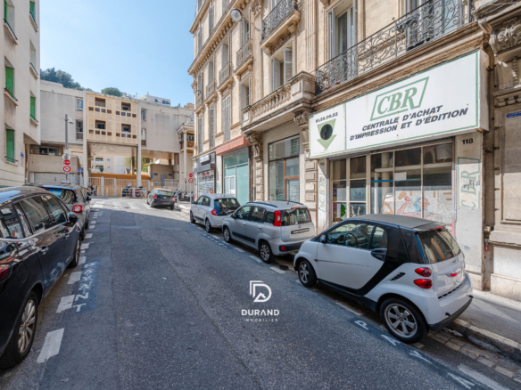 LOCAL COMMERCIAL - 55 M2 - ANCIEN APPARTEMENT - VAUBAN - 13006 MARSEILLE