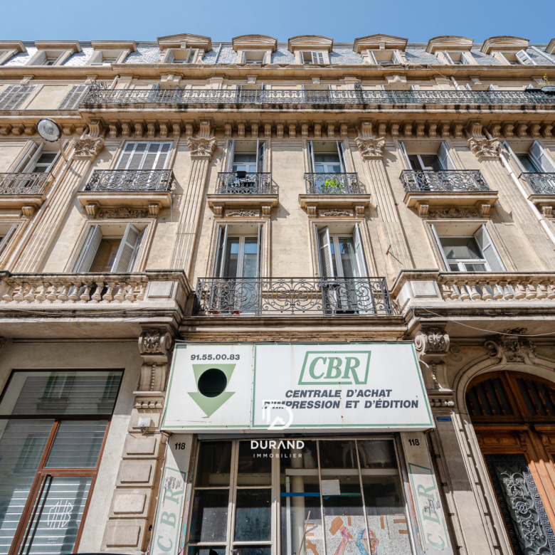 LOCAL COMMERCIAL - 55 M2 - ANCIEN APPARTEMENT - VAUBAN - 13006 MARSEILLE