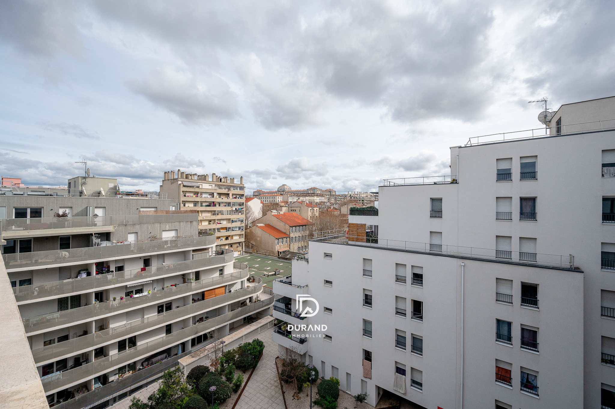 APPARTEMENT - 4 PIECES - TERRASSE - SAINT-LAZARE - 13003 MARSEILLE