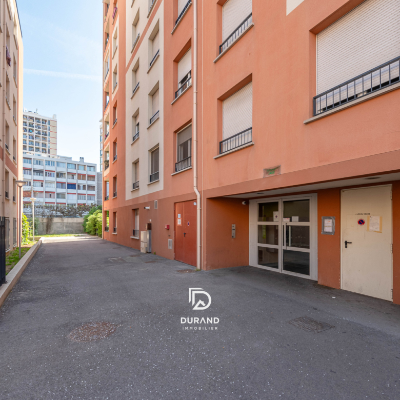 APPARTEMENT - 2 PIECES - TERRASSE - 13003 MARSEILLE
