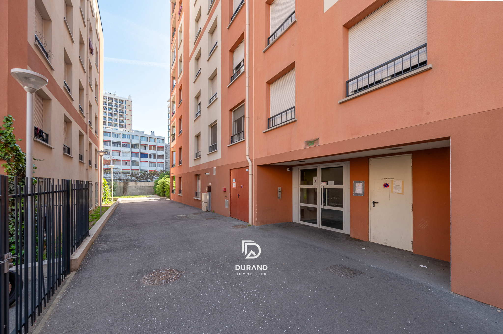 APPARTEMENT - 2 PIECES - TERRASSE - 13003 MARSEILLE