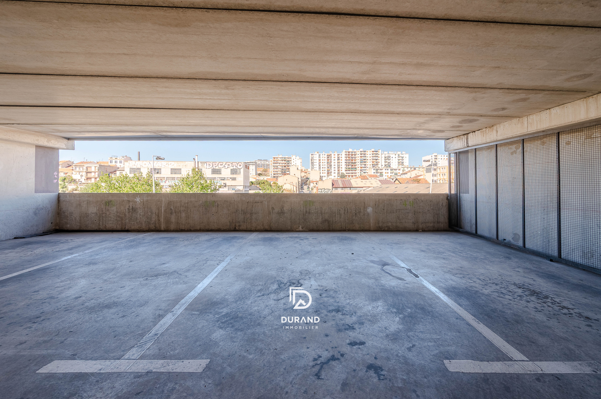 APPARTEMENT - 2 PIECES - TERRASSE - 13003 MARSEILLE