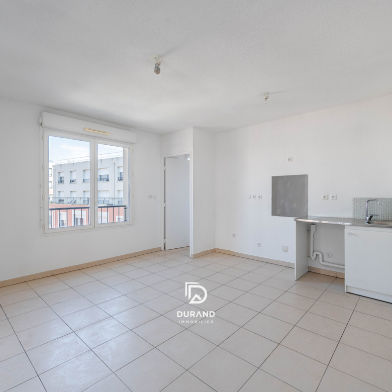 APPARTEMENT - 2 PIECES - TERRASSE - 13003 MARSEILLE