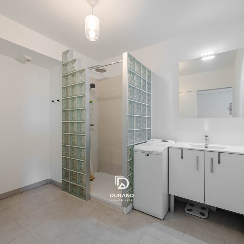 Appartement T2- terrasse -  Euroméditerannée -Marseille 13002