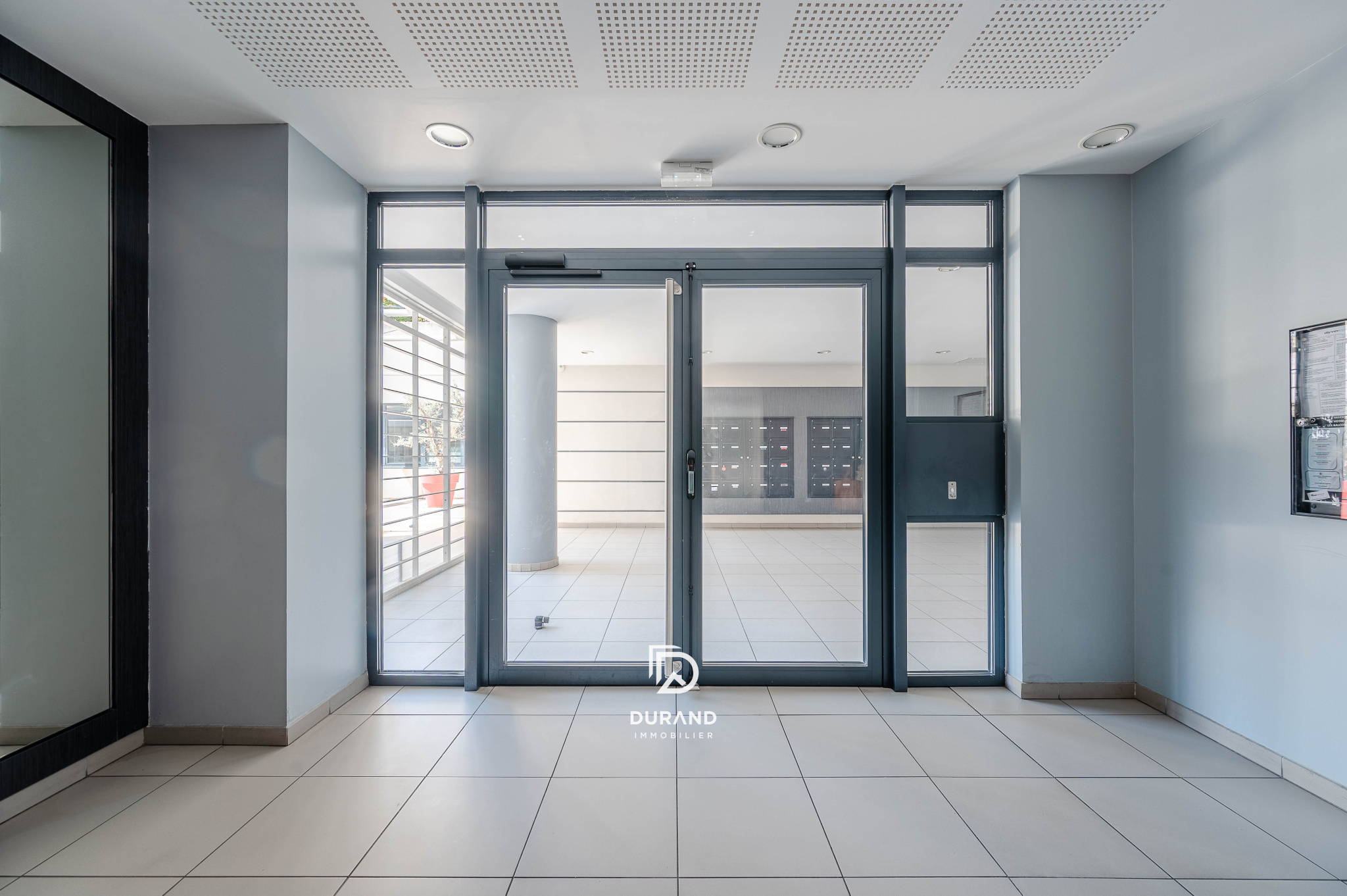 Appartement T2- terrasse -  Euroméditerannée -Marseille 13002