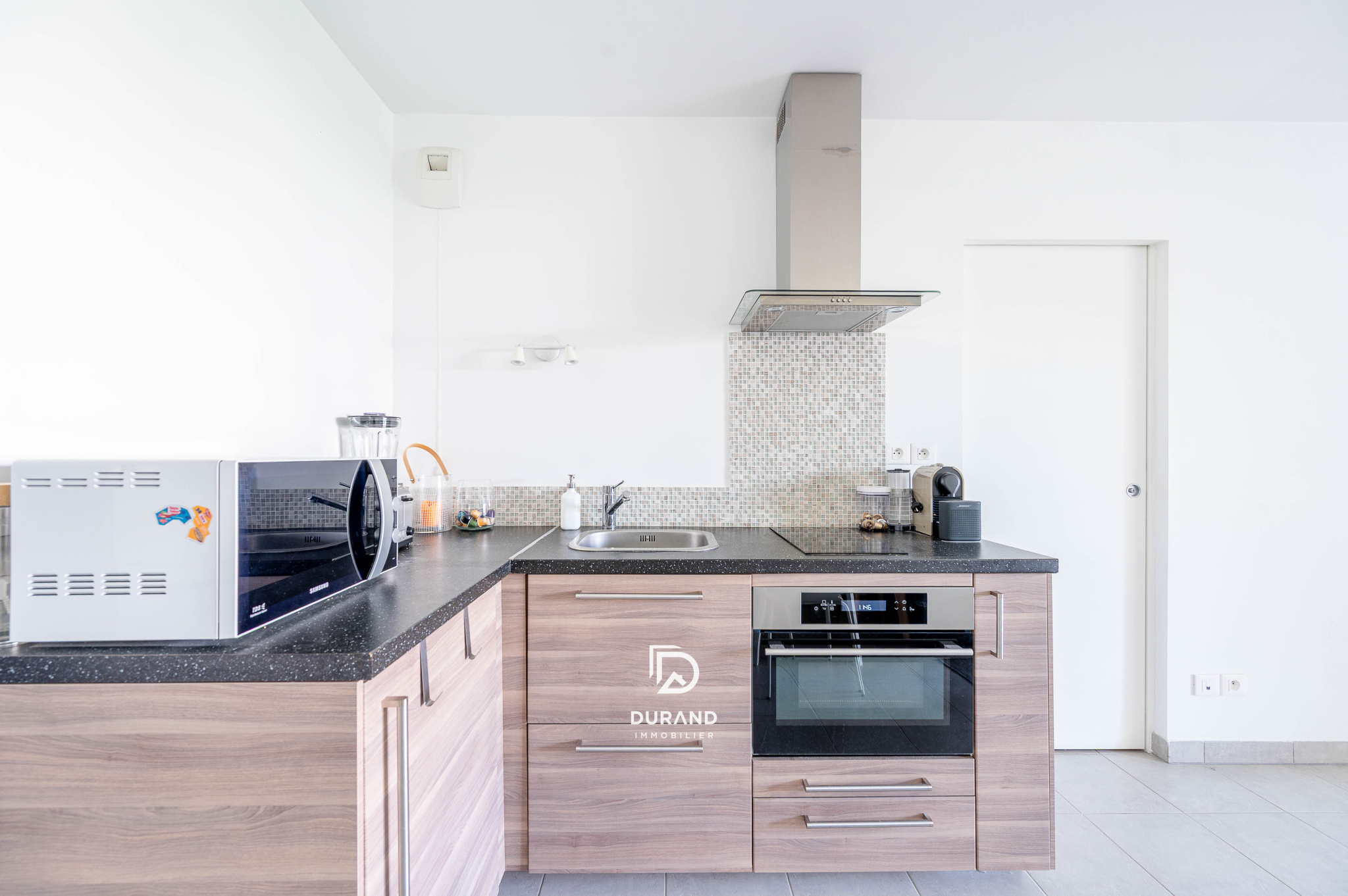 Appartement T2- terrasse -  Euroméditerannée -Marseille 13002