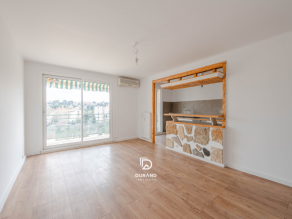 APPARTEMENT AVEC STATIONEMENT -13013