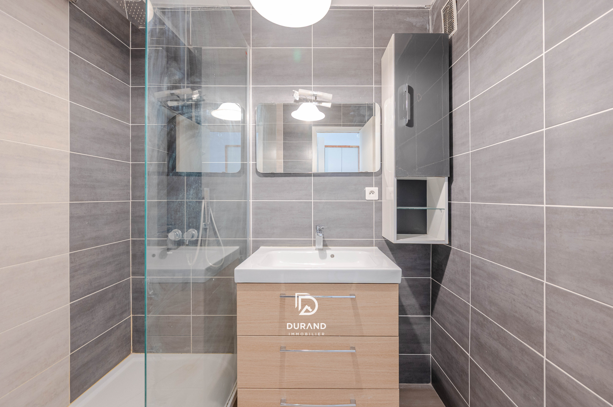 APPARTEMENT AVEC STATIONEMENT -13013
