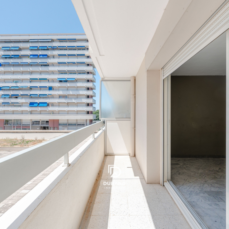 T3 traversant avec balcon et parking privatif