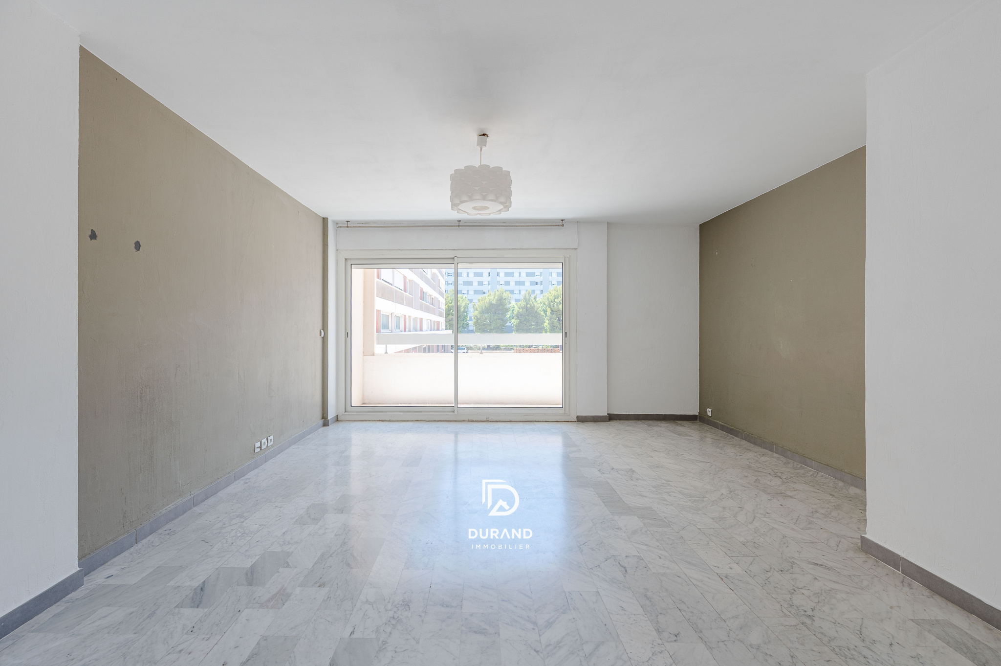 T3 traversant avec balcon et parking privatif