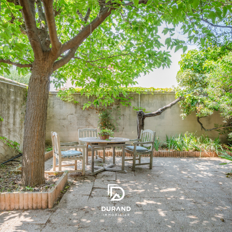 MAISON - JARDIN - BORD DE MER -  MONTREDON - 13008 MARSEILLE