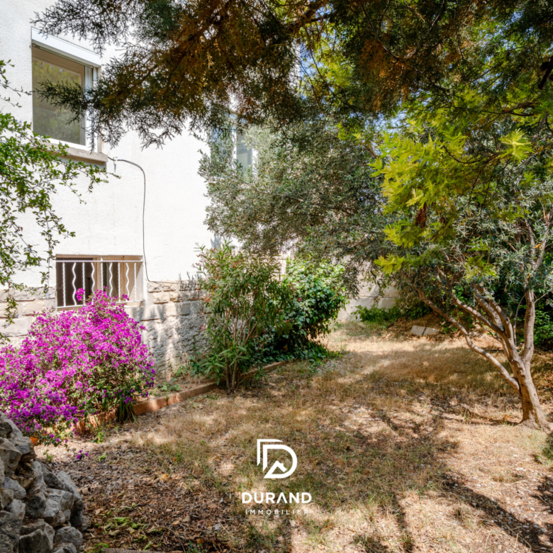 MAISON - JARDIN - BORD DE MER -  MONTREDON - 13008 MARSEILLE