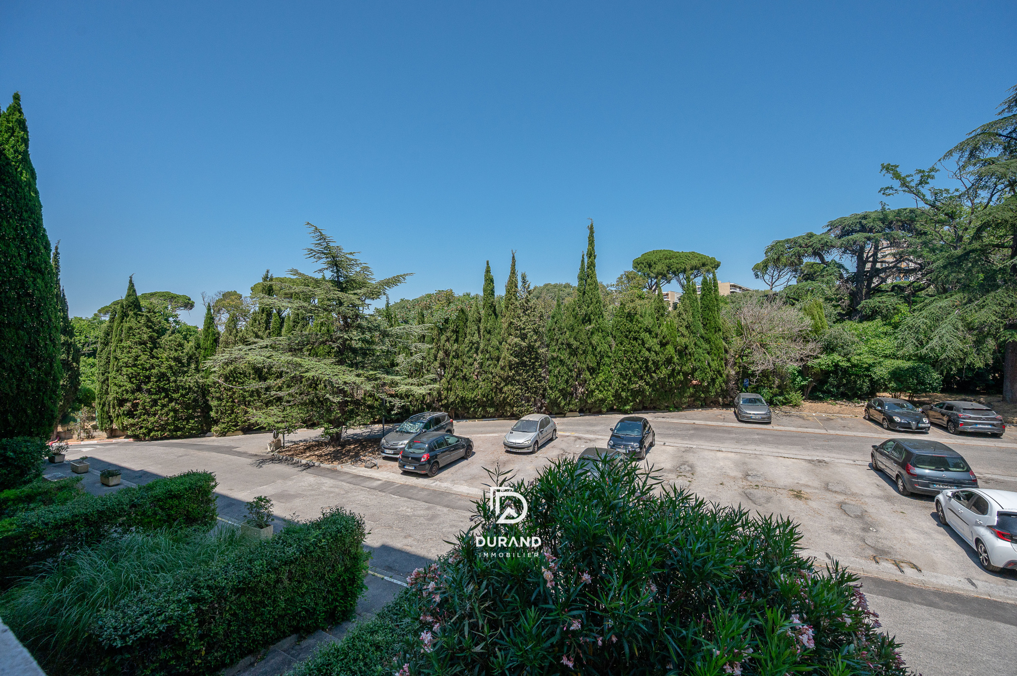 T3 traversant avec balcon et parking privatif