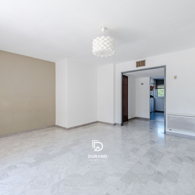 T3 traversant avec balcon et parking privatif