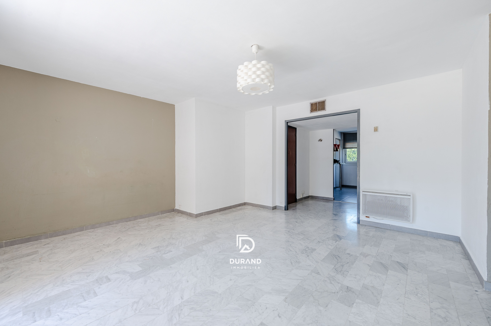 T3 traversant avec balcon et parking privatif