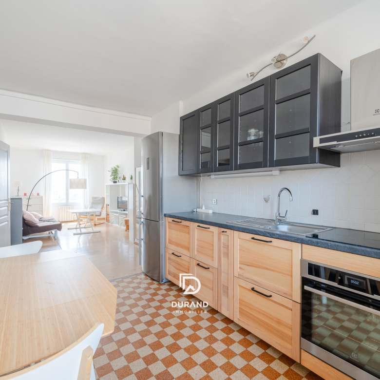 APPARTEMENT - 3 PIECES - BALCON - 13005 MARSEILLE