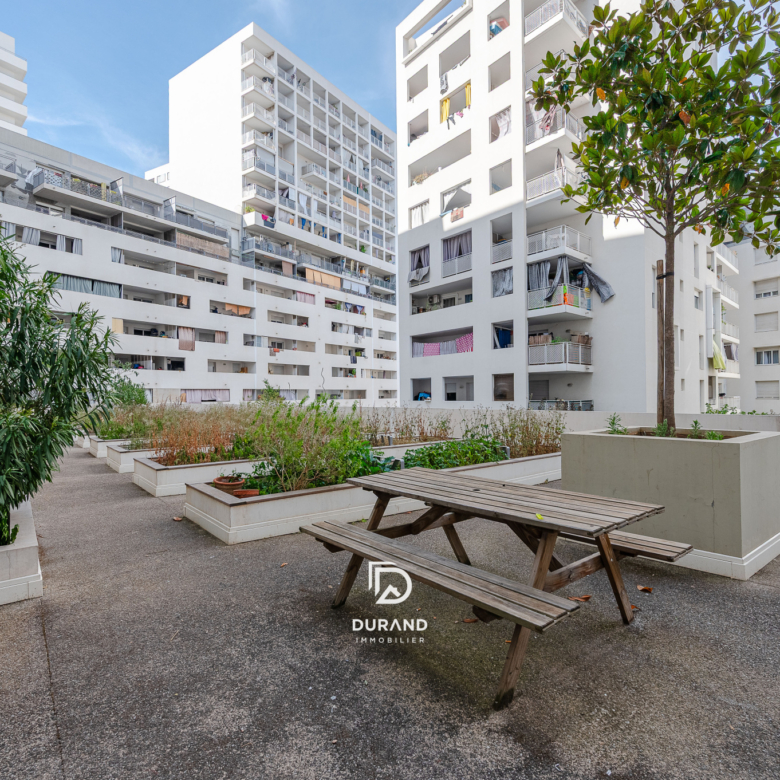 APPARTEMENT - 2 PIECES - TERRASSE - 13003 MARSEILLE