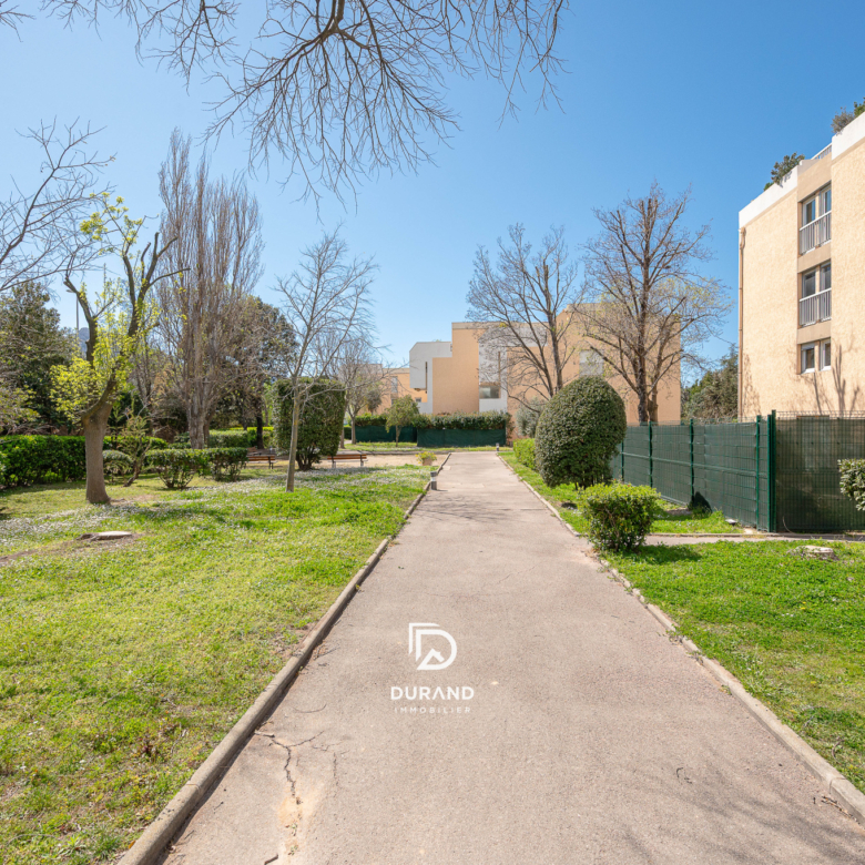 APPARTEMENT - TERRASSE - VIEILLE CHAPELLE - 13008 MARSEILLE