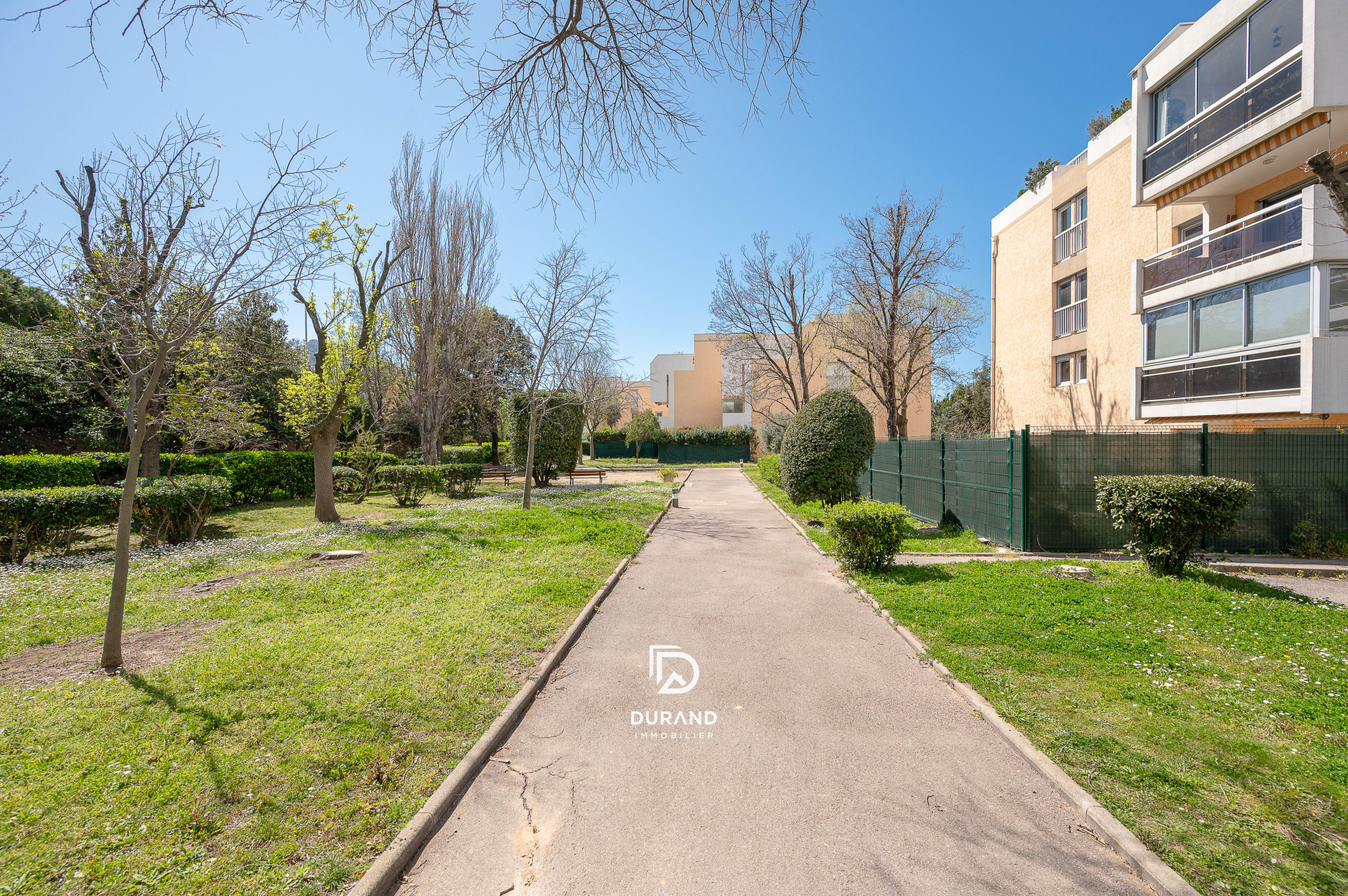 APPARTEMENT - TERRASSE - VIEILLE CHAPELLE - 13008 MARSEILLE