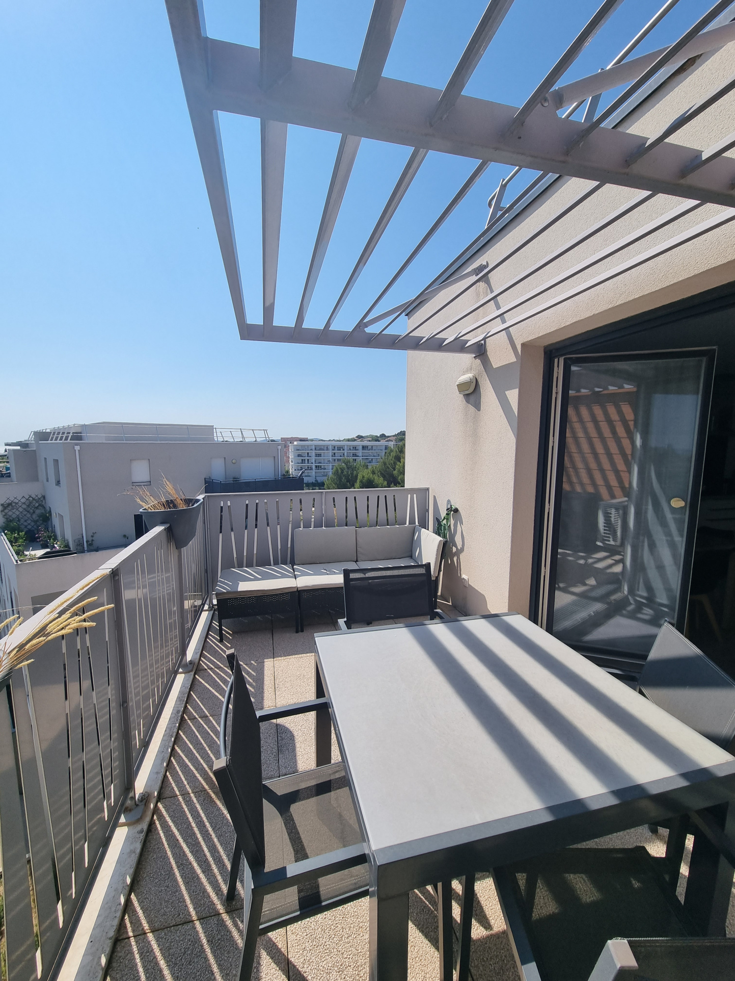 T3 MEUBLE avec terrasse