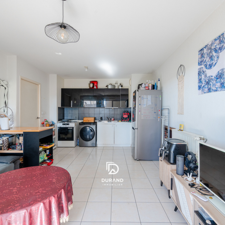 APPARTEMENT - 2 PIECES - TERRASSE - 13003 MARSEILLE