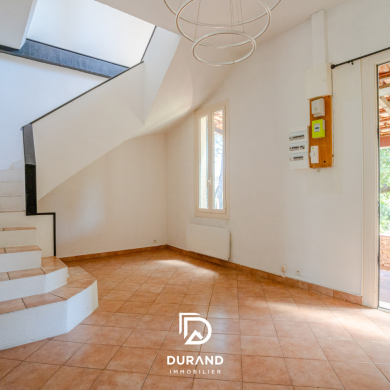 MAISON - GRAND TERRAIN - PINEDE - 13480 CABRIES