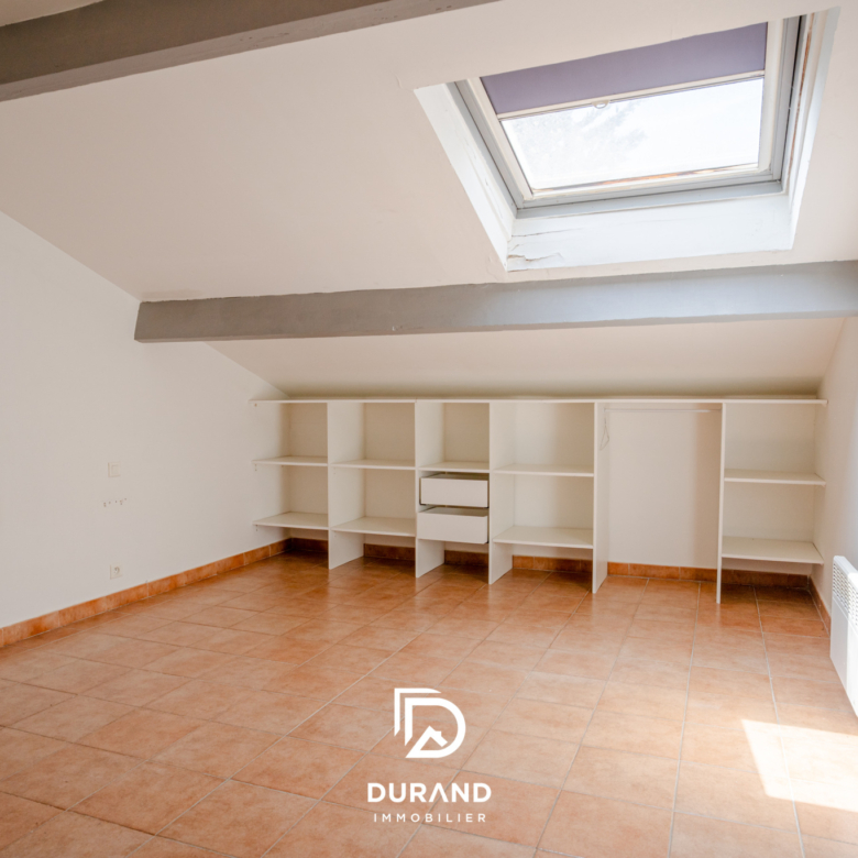 MAISON - GRAND TERRAIN - PINEDE - 13480 CABRIES