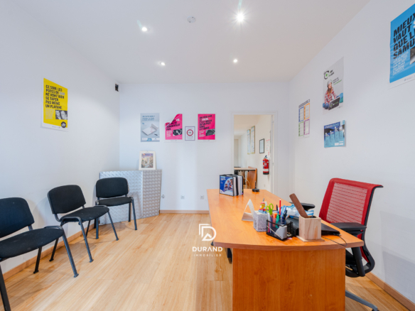 LOCAL COMMERCIAL - 46 M2- ENTIEREMENT RENOVE - 13006 MARSEILLE