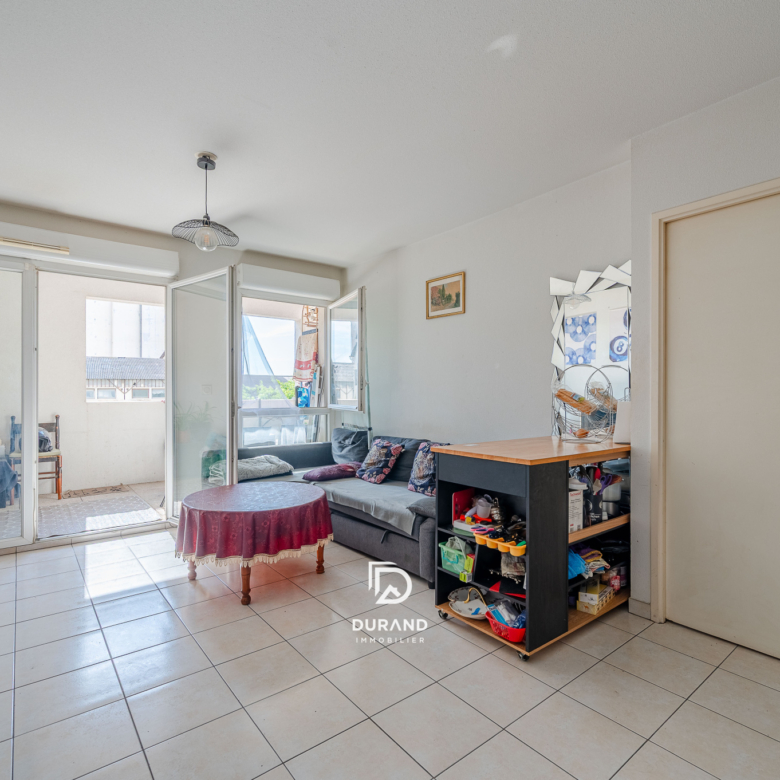 APPARTEMENT - 2 PIECES - TERRASSE - 13003 MARSEILLE