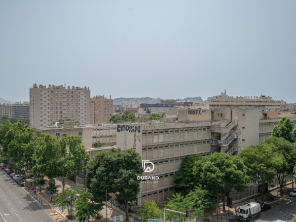 APPARTEMENT - 3 PIECES - BALCON - 13005 MARSEILLE