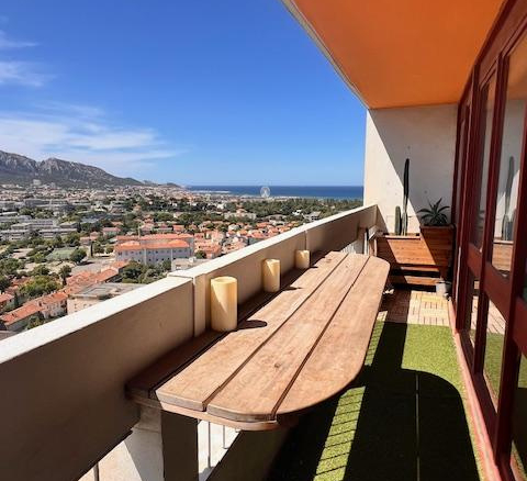 SAINTE ANNE- Le BRASILIA 8éme - T3 meublé en duplex de 70 m2 avec deux balcons   Résidence sécurisée