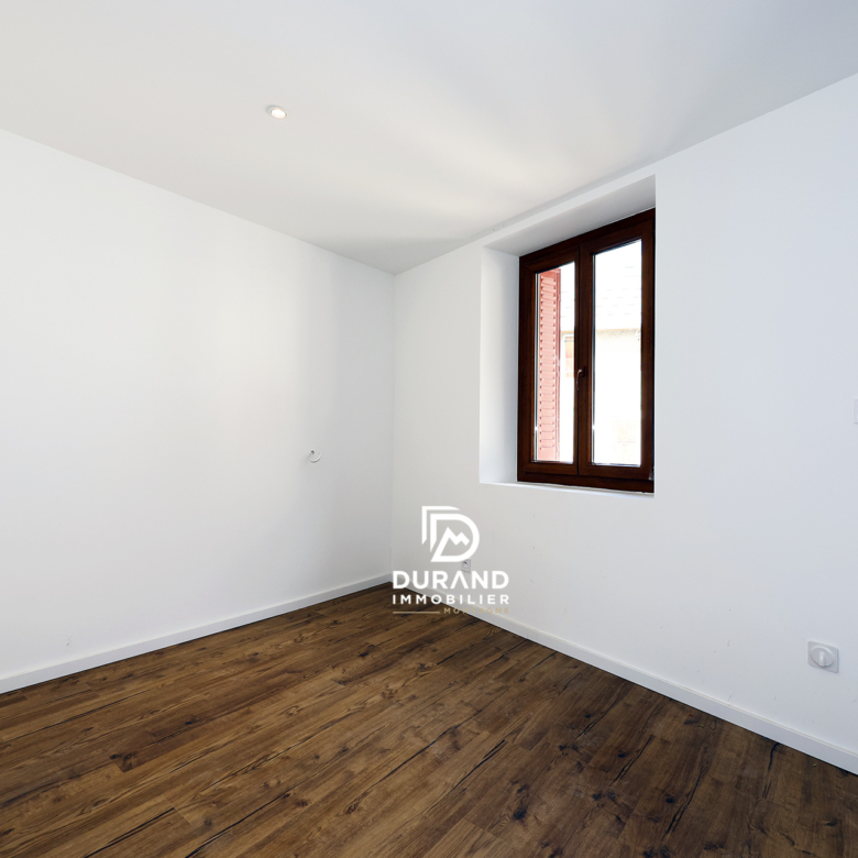 Superbe T6 en triplex dans une maison de village
