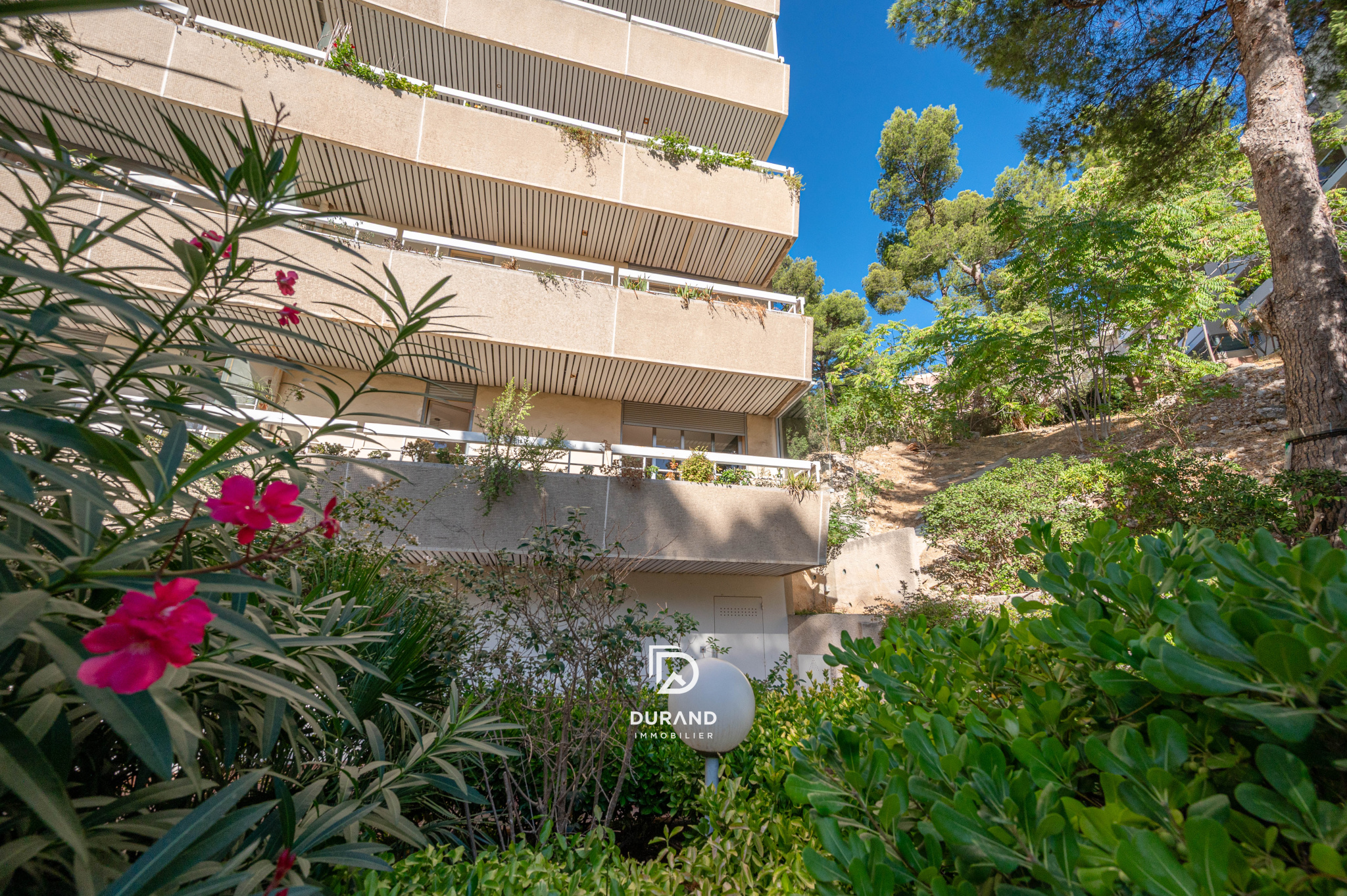APPARTEMENT - TERRASSE - PERIER - CARRE D'OR - 13008 MARSEILLE