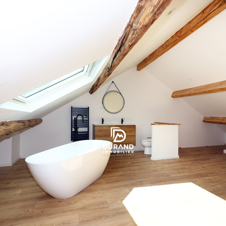 Superbe T6 en triplex dans une maison de village
