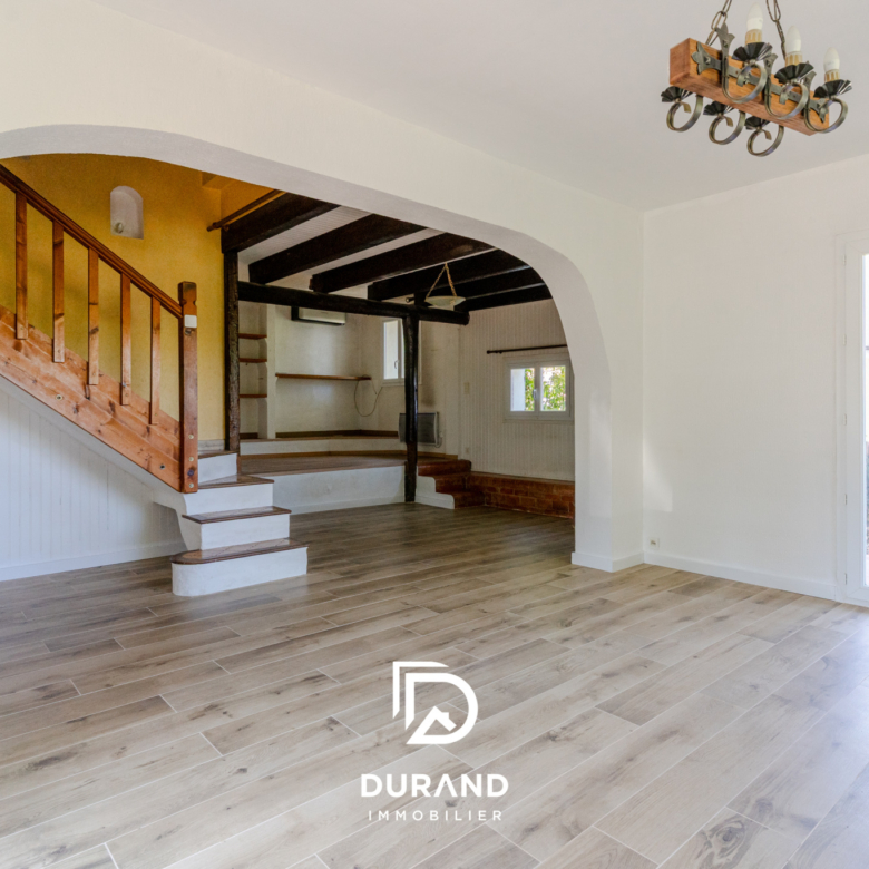 Maison familiale avec piscine et garage