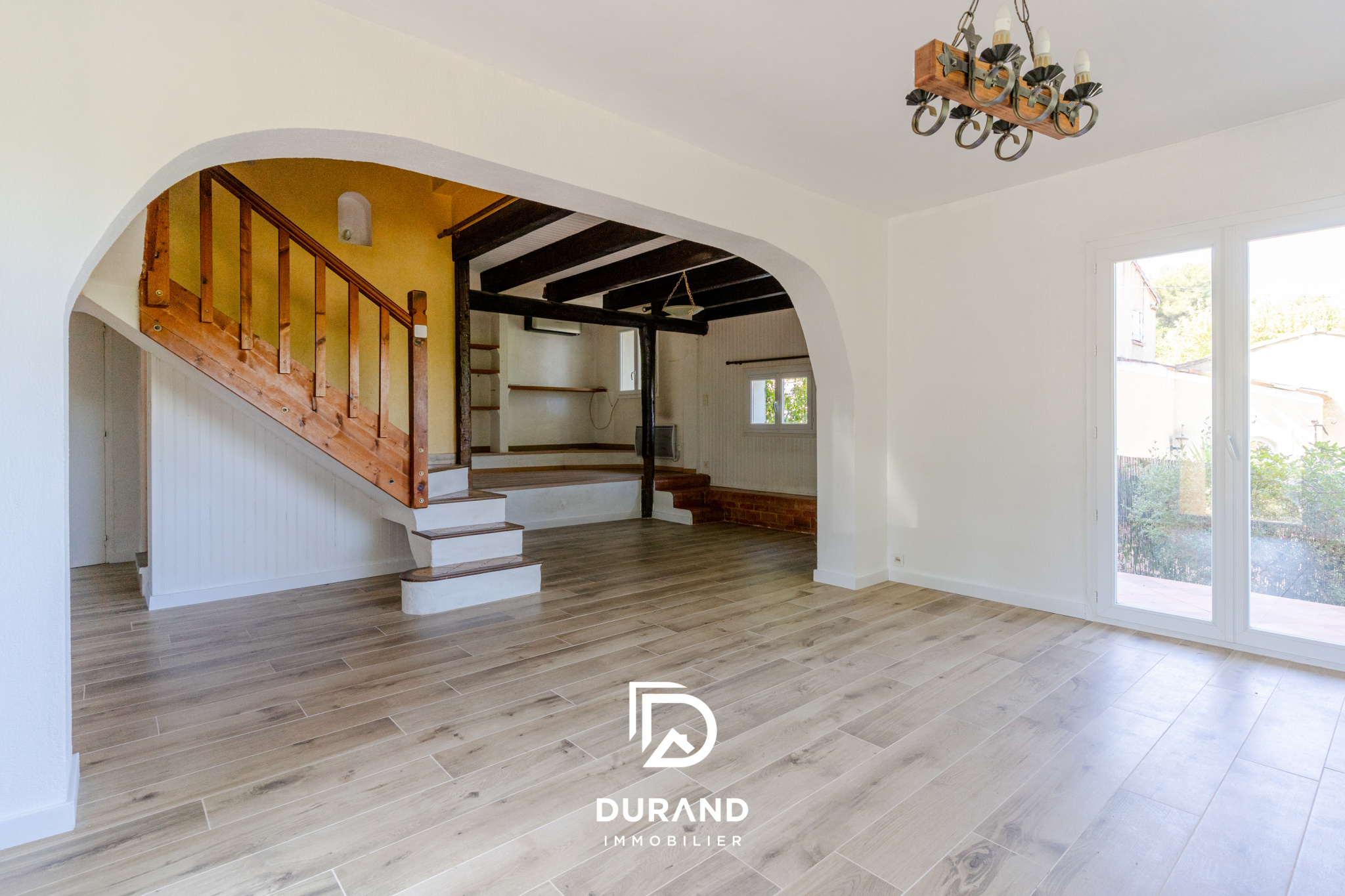 Maison familiale avec piscine et garage