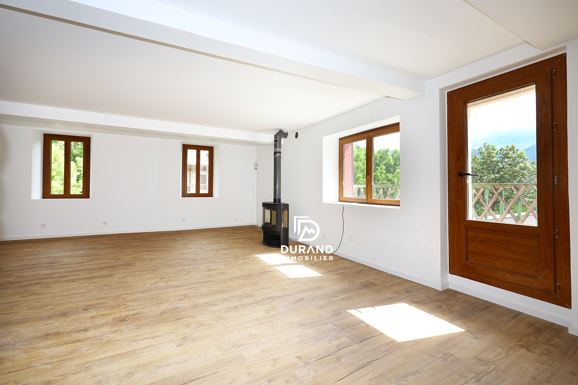 Superbe T6 en triplex dans une maison de village