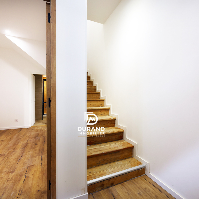 Superbe T6 en triplex dans une maison de village