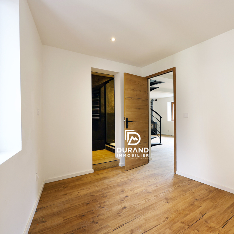 Superbe T6 en triplex dans une maison de village