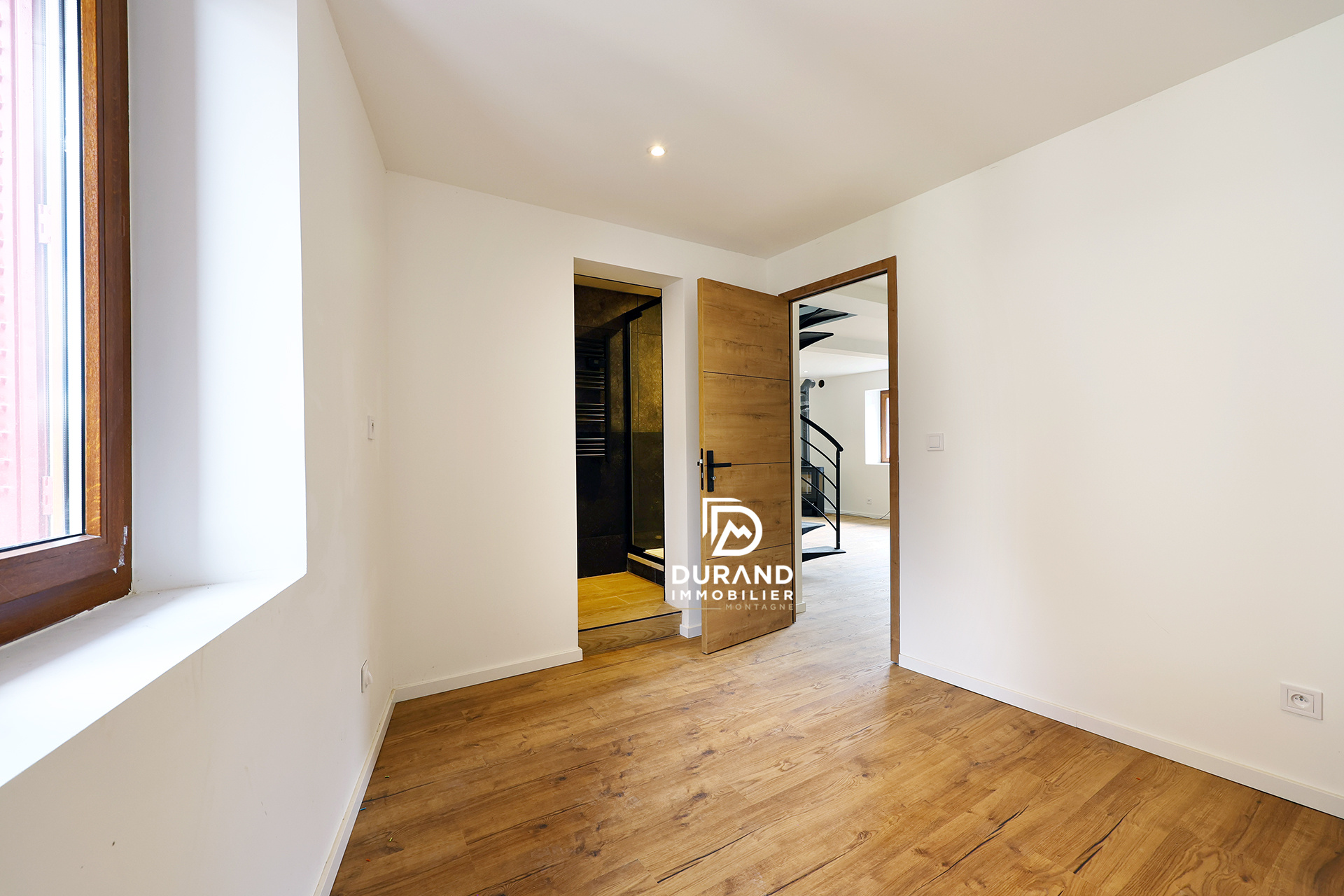 Superbe T6 en triplex dans une maison de village