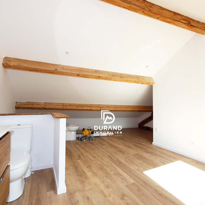 Superbe T6 en triplex dans une maison de village