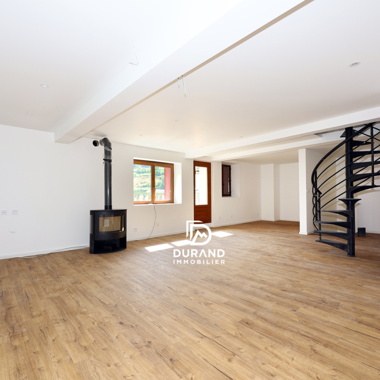 Superbe T6 en triplex dans une maison de village