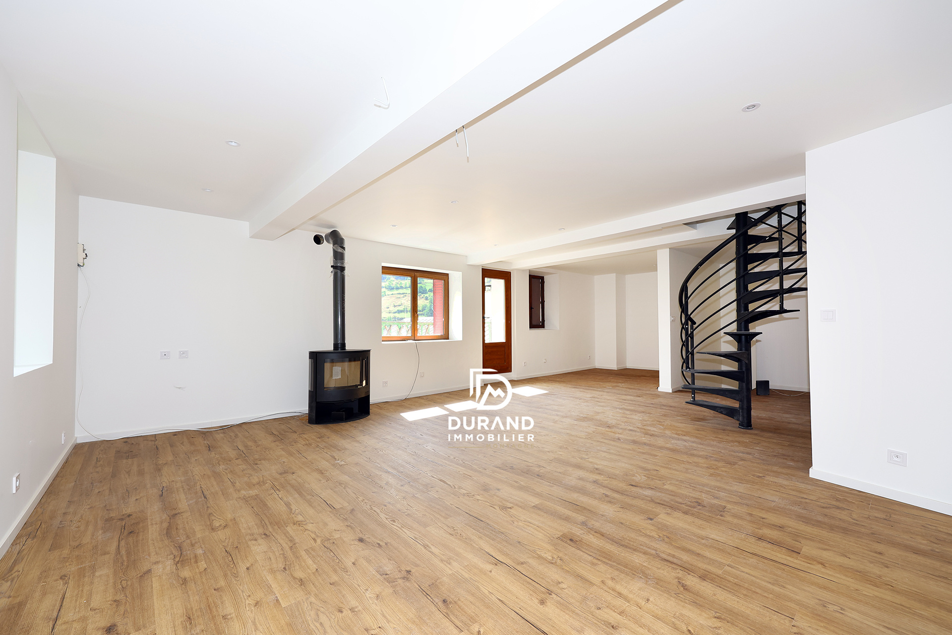Superbe T6 en triplex dans une maison de village