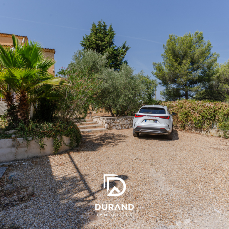 Maison familiale avec piscine et garage