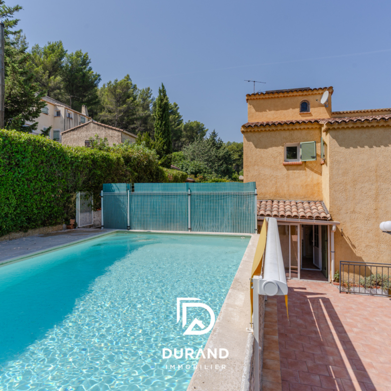 Maison familiale avec piscine et garage