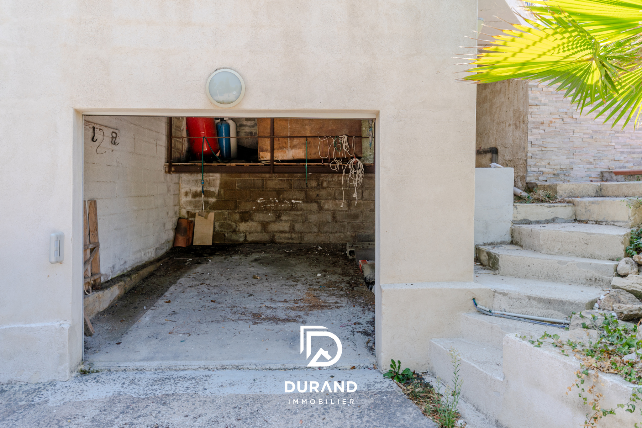 Maison familiale avec piscine et garage