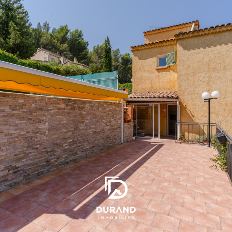 Maison familiale avec piscine et garage