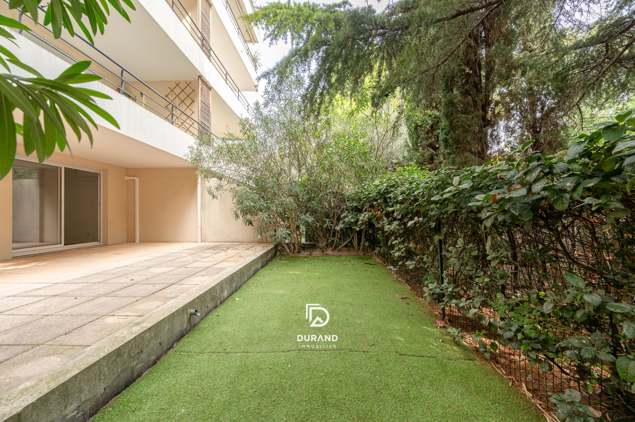 APPARTEMENT - REZ DE JARDIN - 13009