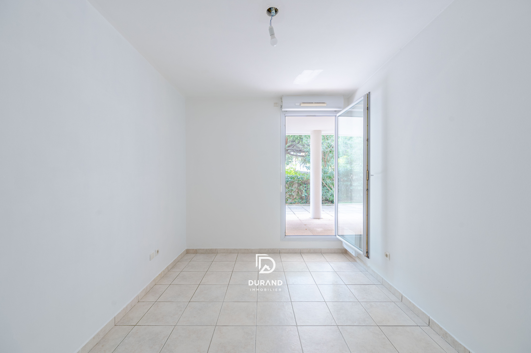 APPARTEMENT - REZ DE JARDIN - 13009