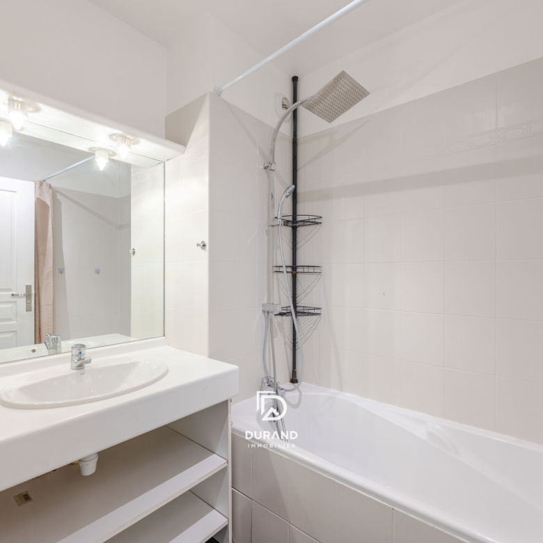 APPARTEMENT - REZ DE JARDIN - 13009